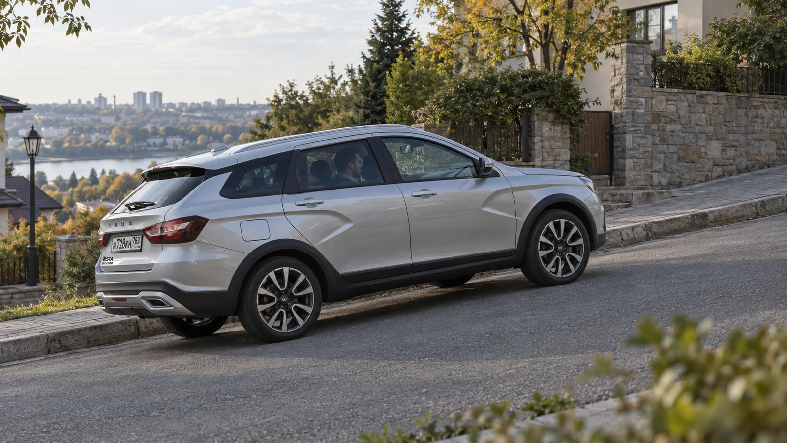 Трогание и парковка Lada Vesta на уклоне
