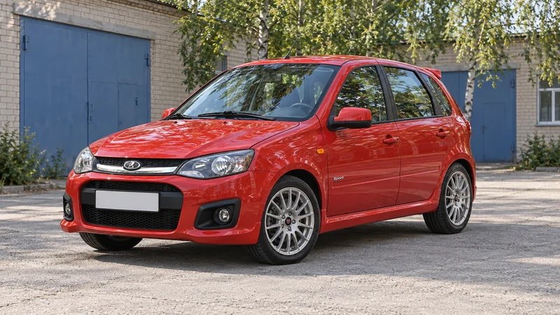 Продать красную Ладу Калину Sport 2014 года в Екатеринбурге