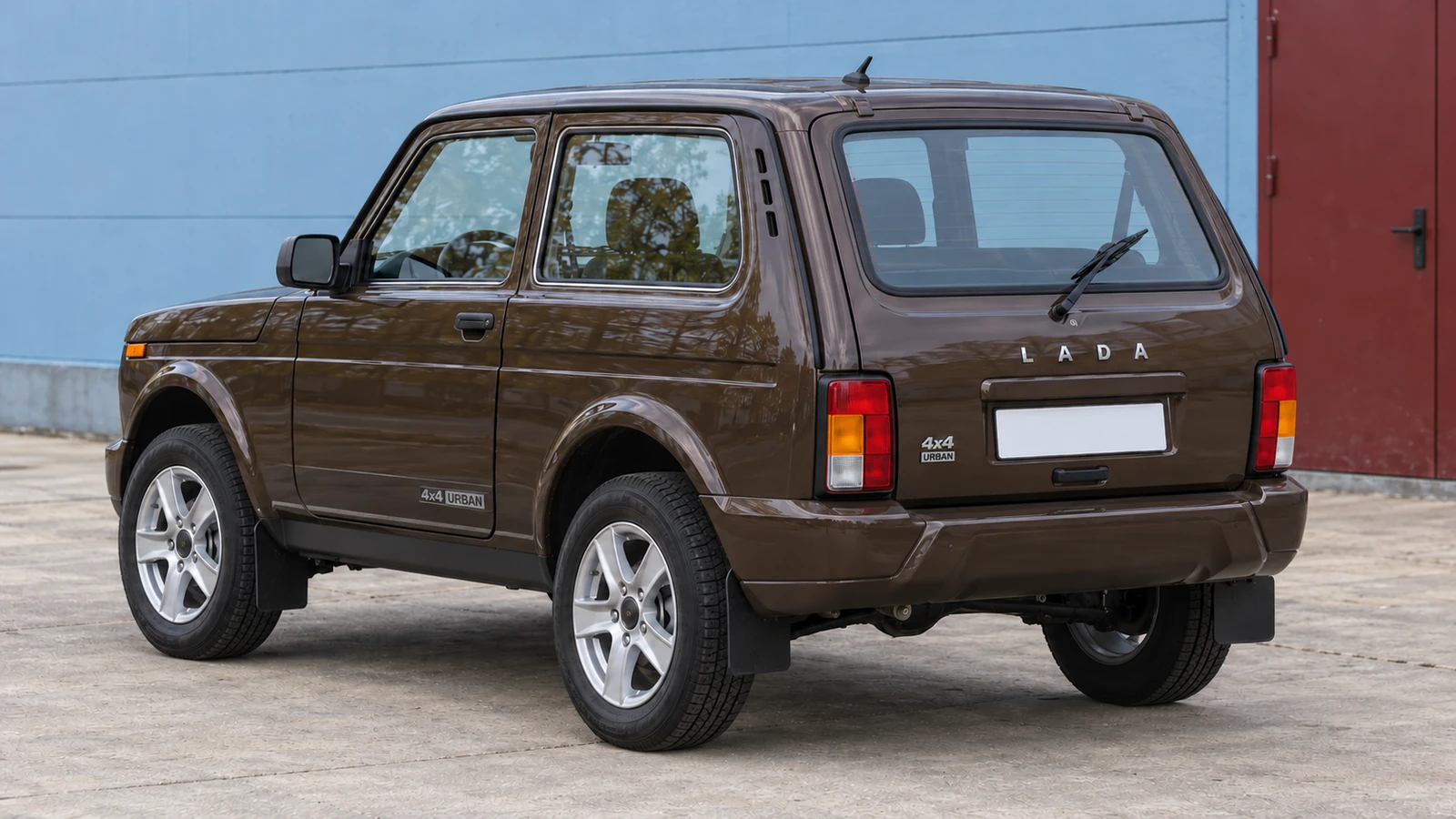 Продать коричневую Ниву 4×4 Urban 2018 года в Краснодаре