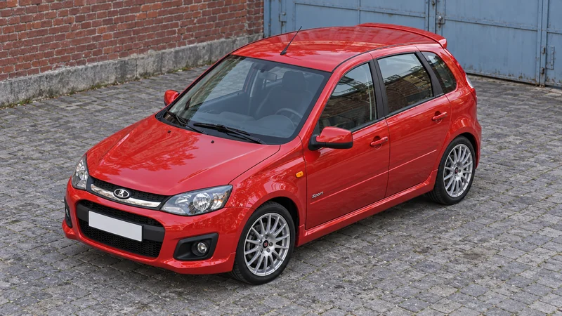 Продать красную Ладу Калину Sport 2014 года в Красноярске
