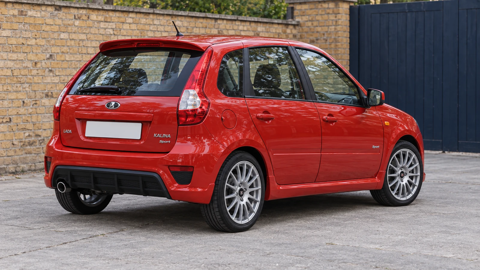 Продать красную Ладу Калину Sport 2014 года в Нижнем Новгороде